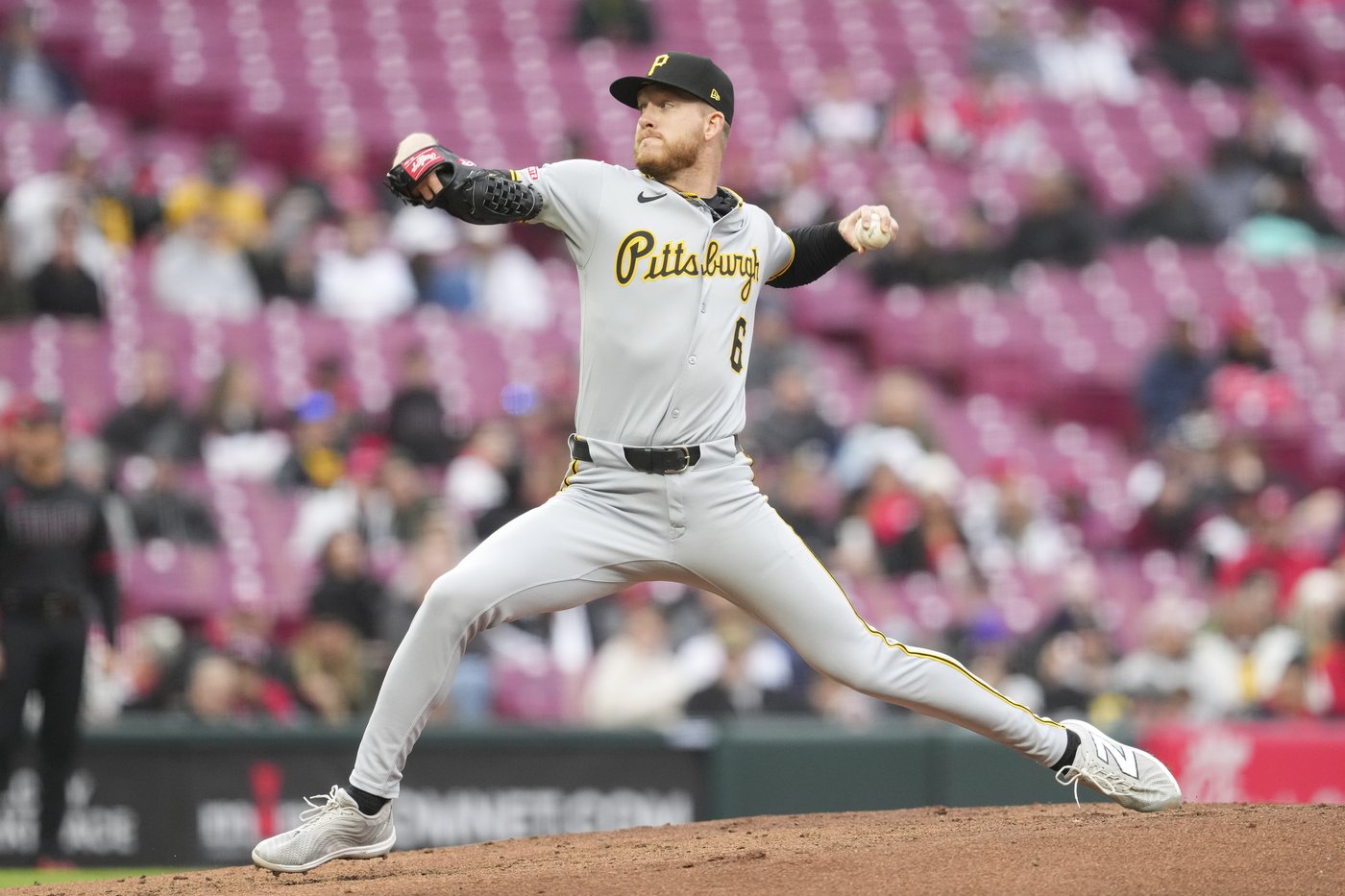 Candelario homers to help Singer and the Reds beat the Pirates 5-3 | iNFOnews.ca