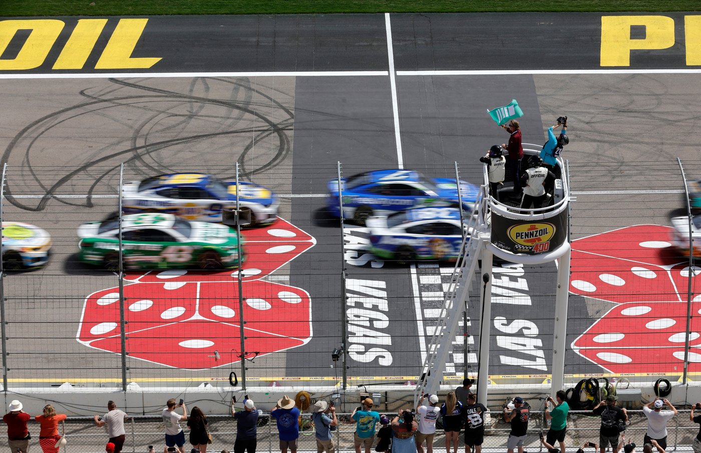 Denny Hamlin storms back to win at Las Vegas after early penalty | iNFOnews.ca Denny Hamlin storms back to win at Las Vegas after early penalty | iNFOnews.ca