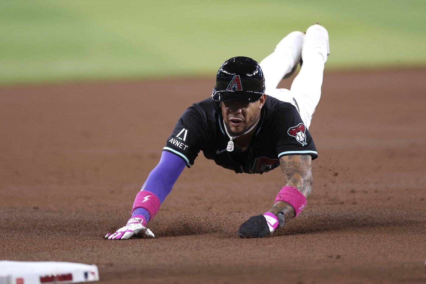 Gurriel doubles in 9th to drive in winning run, Diamondbacks hand Rockies 6th straight loss | iNFOnews.ca