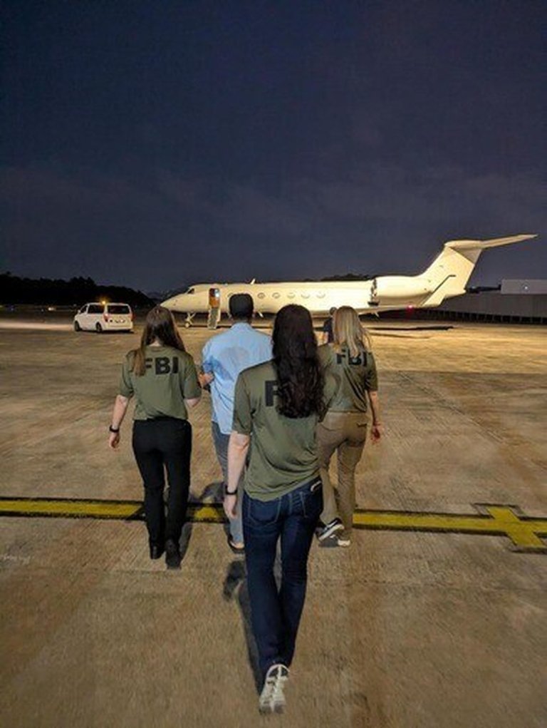 Man accused of tricking hundreds of teens into sending him pornographic images is brought to US | iNFOnews.ca