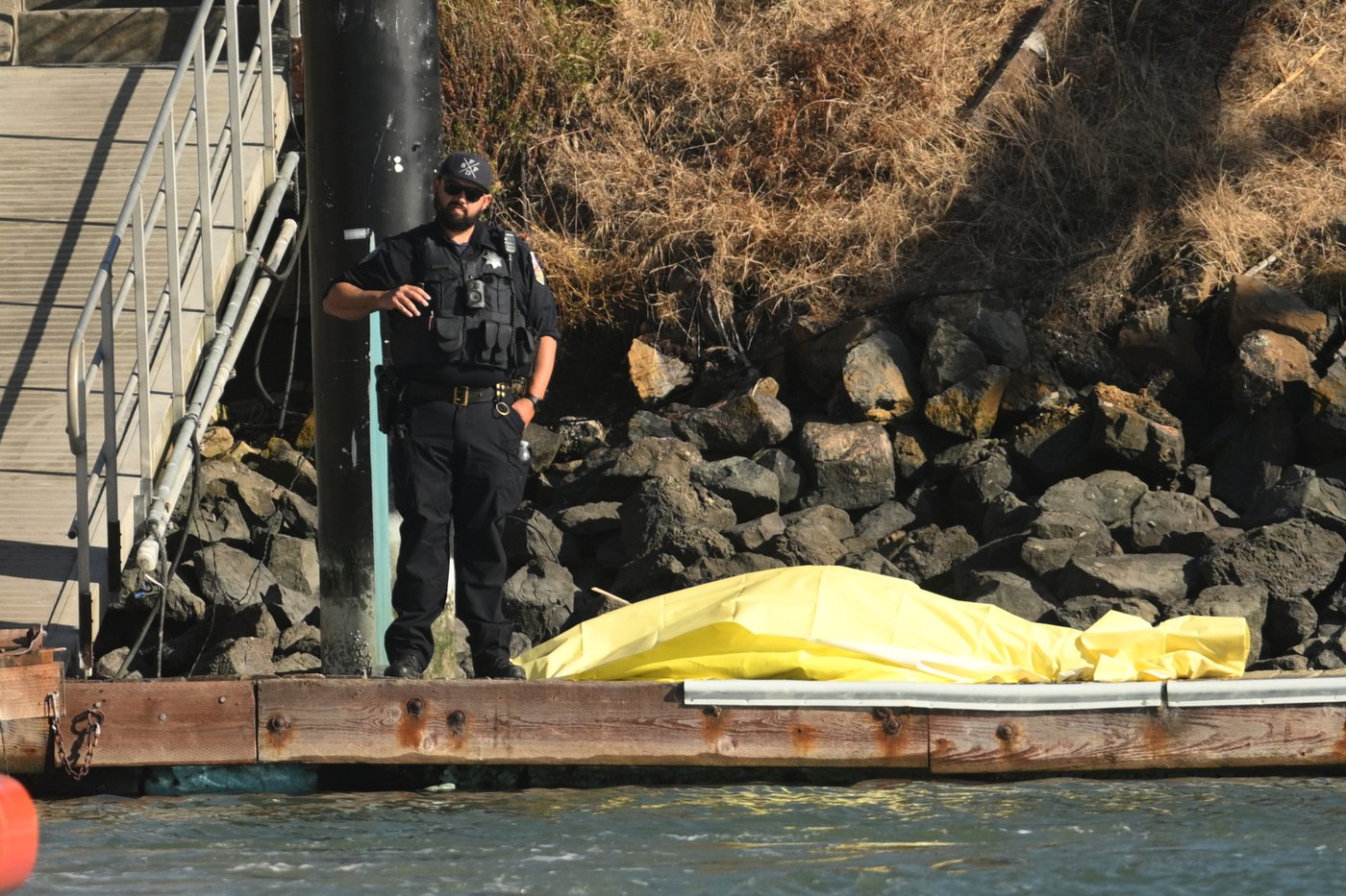 1 dead and 2 missing after boat sinks near Alcatraz Island off San Francisco | iNFOnews.ca 1 dead and 2 missing after boat sinks near Alcatraz Island off San Francisco | iNFOnews.ca