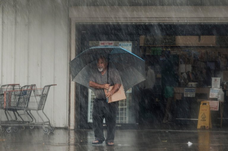 Lala is again a tropical storm, sending drenching rain and winds across the Hawaiian islands | iNFOnews.ca