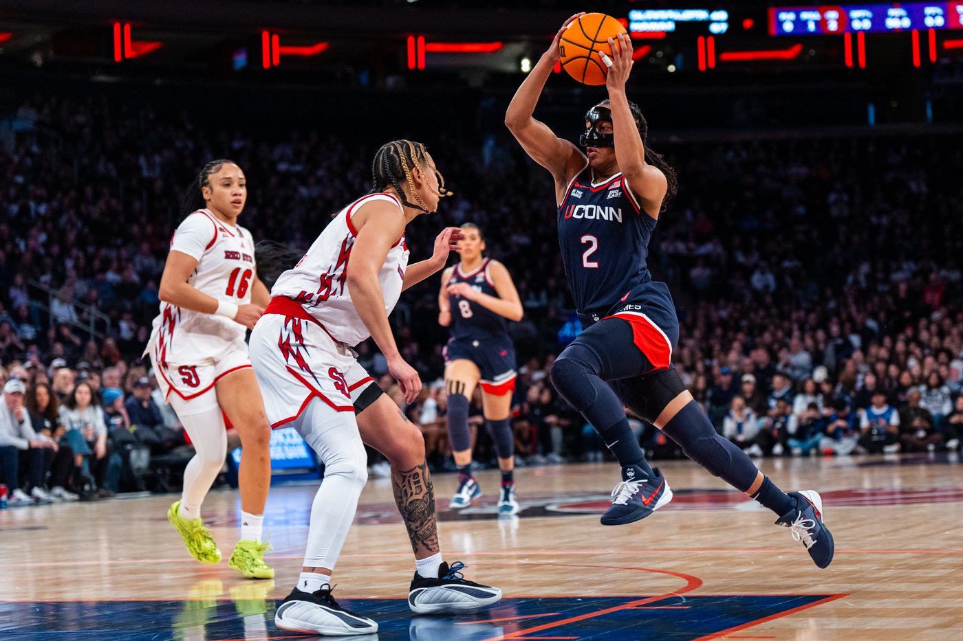 Azzi Fudd helps No. 1 UConn rout St. John's 85-49 for 47th consecutive victory | iNFOnews.ca