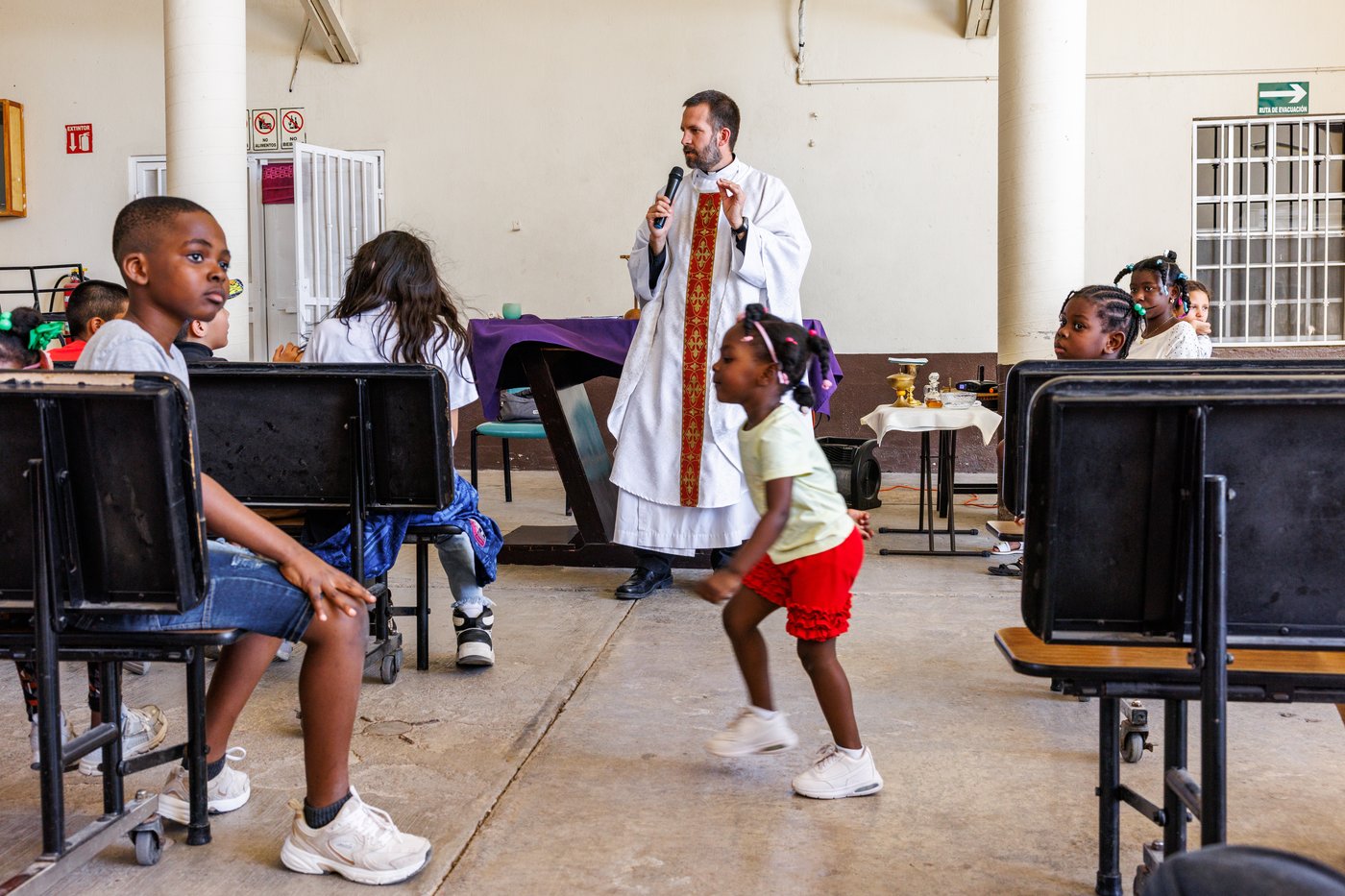 As border dynamics change, priest keeps ministering to migrants and deportees | iNFOnews.ca