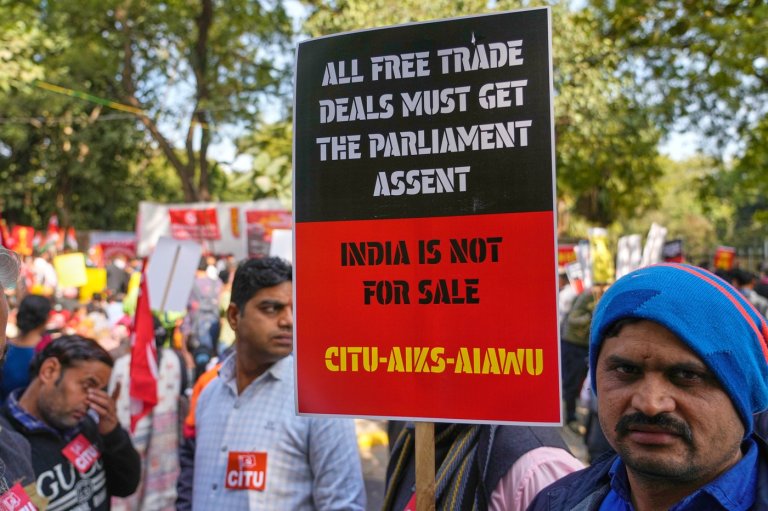 Indian unions and farmers stage a nationwide strike over interim trade deal with US | iNFOnews.ca