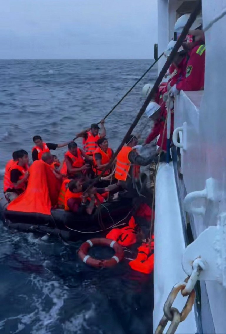 Survivors rise to 48 with more missing after Vietnamese ship sinks in South China Sea | iNFOnews.ca