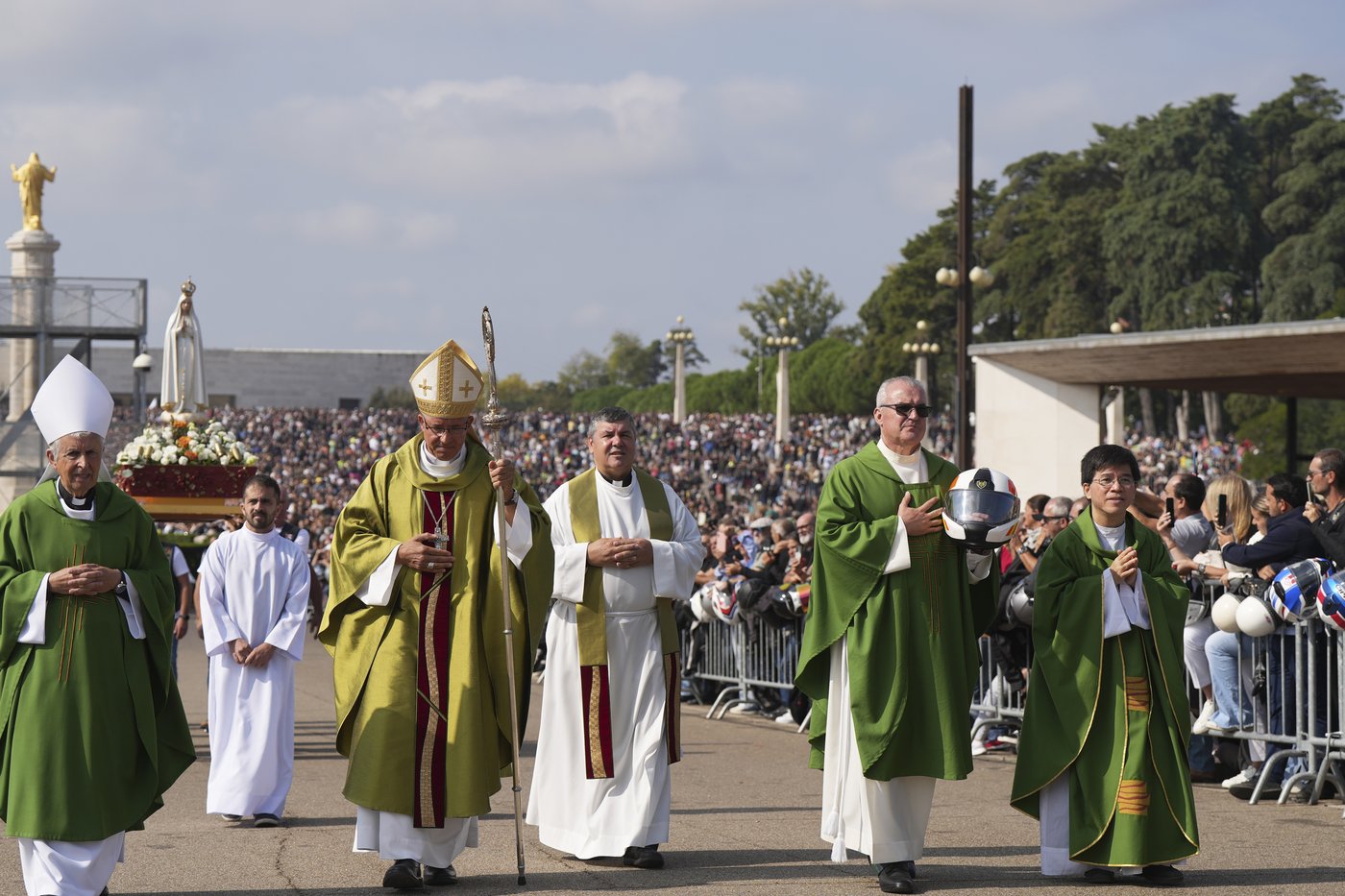 An estimated 180,000 motorcyclists converge at Portuguese shrine to have their helmets blessed. | iNFOnews.ca