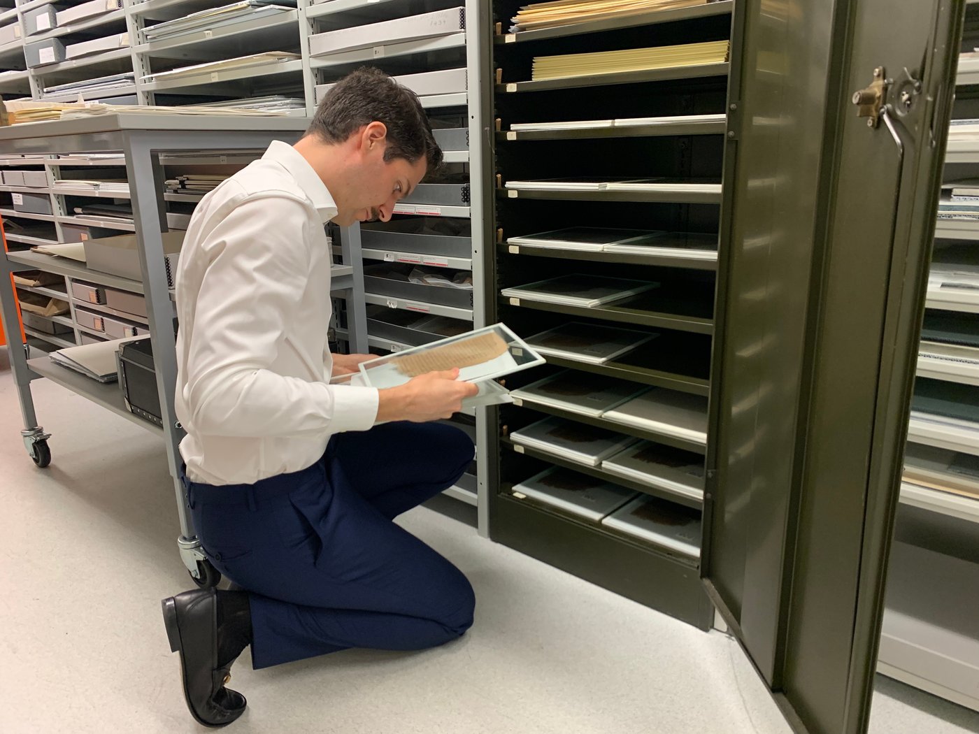 Inside one of the world's few crash courses in conserving and caring for ancient papyrus manuscripts | iNFOnews.ca