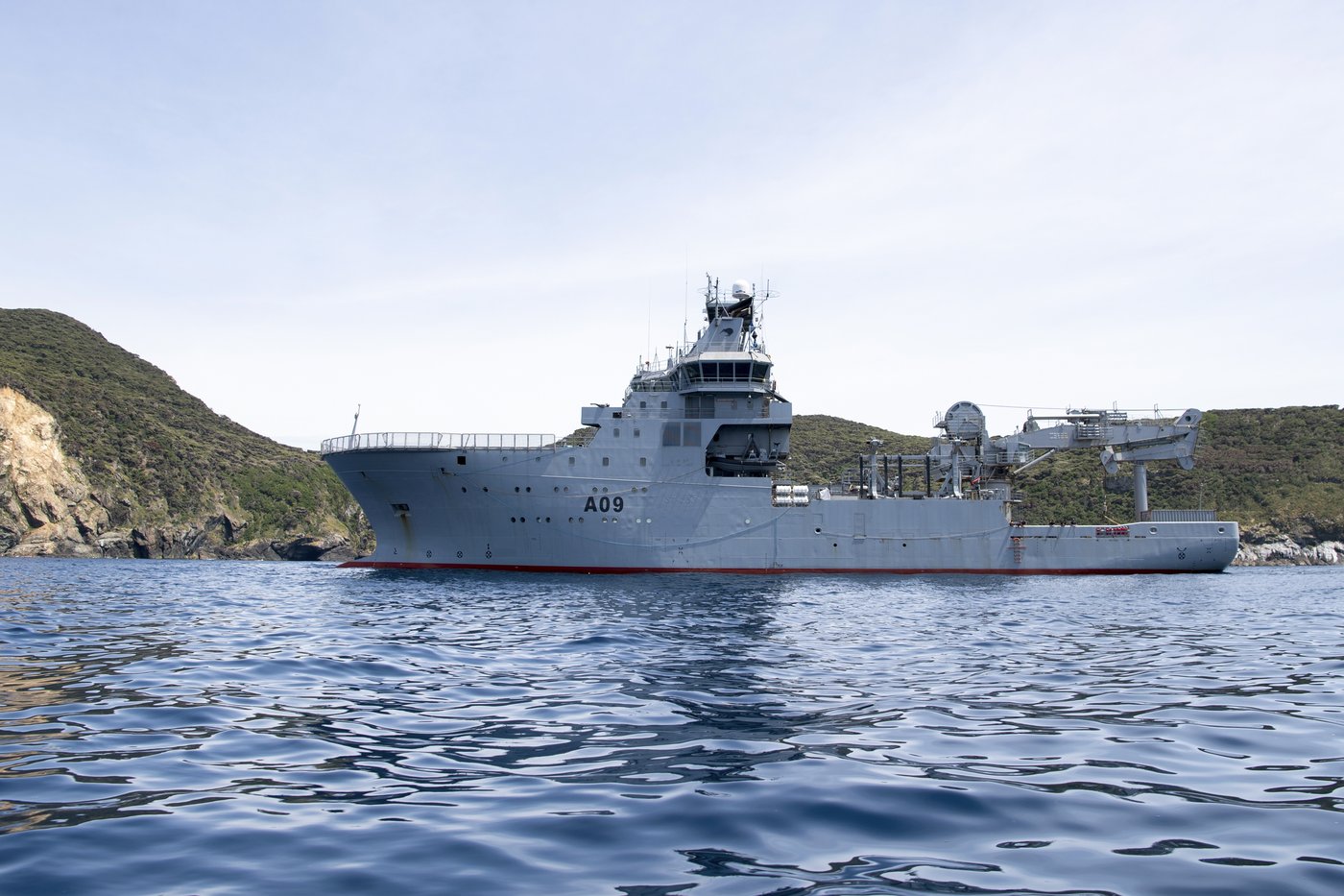 Samoa warns of 'highly probable' fuel spill after New Zealand navy ship caught fire and sank | iNFOnews.ca