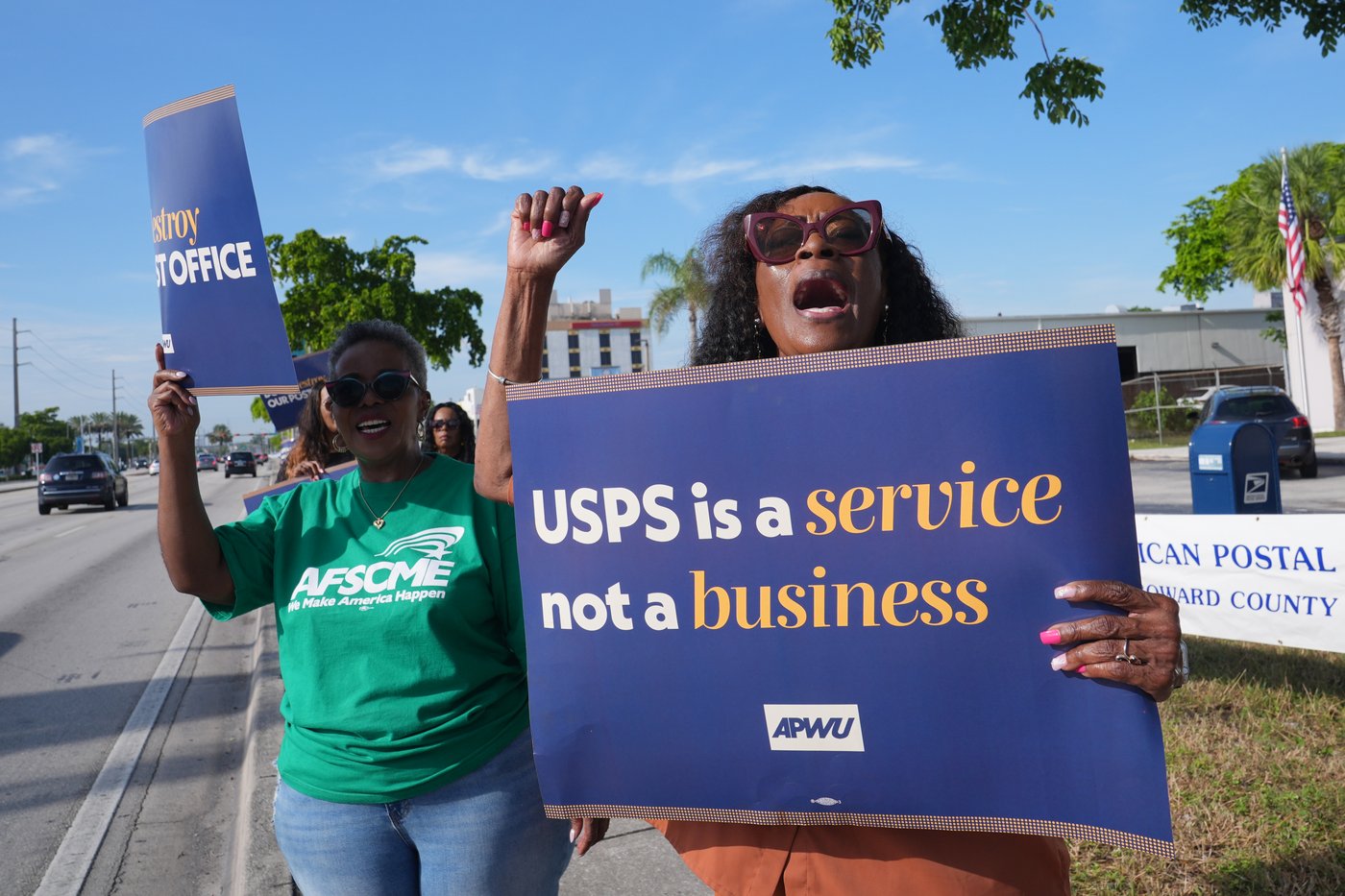 Trump's attacks on mail balloting and concerns over delays turn midterms spotlight on Postal Service | iNFOnews.ca Trump's attacks on mail balloting and concerns over delays turn midterms spotlight on Postal Service | iNFOnews.ca