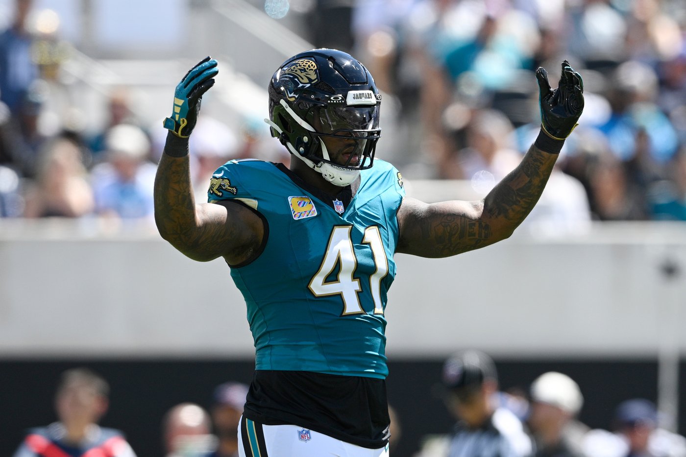 Jaguars end up retrieving football from Travis Hunter's 1st NFL interception after altercation | iNFOnews.ca
