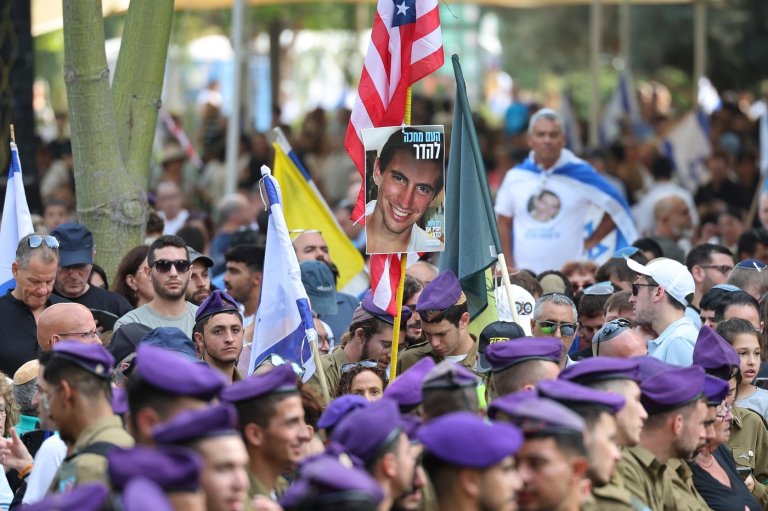 Tens of thousands of Israelis attend funeral of soldier whose remains were held in Gaza for 11 years | iNFOnews.ca