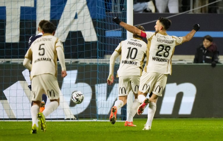 Lens captain urges fans to keep the faith in tense Ligue 1 title fight with PSG | iNFOnews.ca