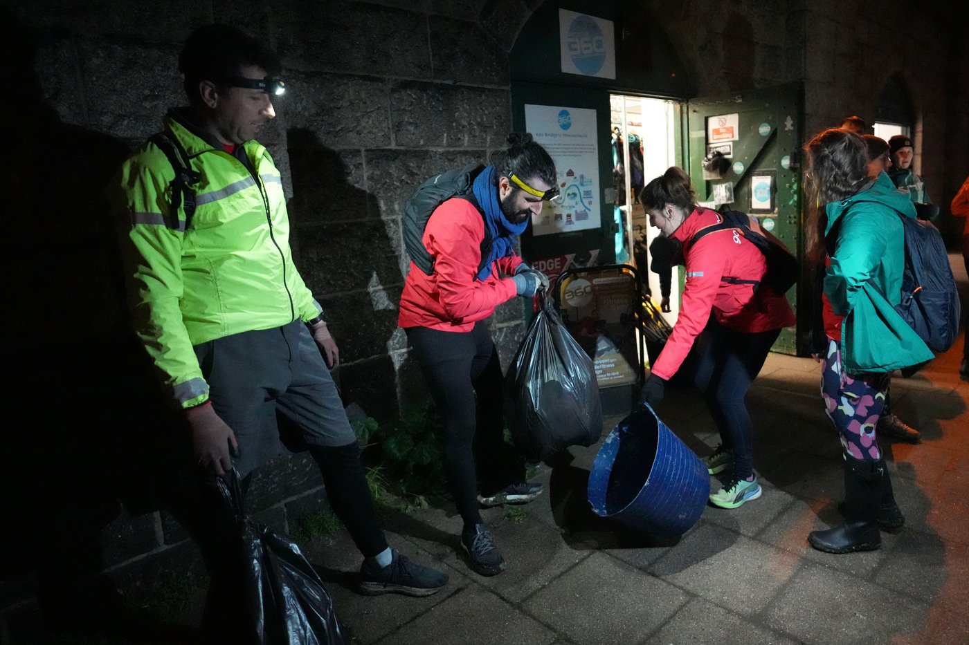 Combining exercise with volunteering works out for members of a UK alternative to gyms | iNFOnews.ca