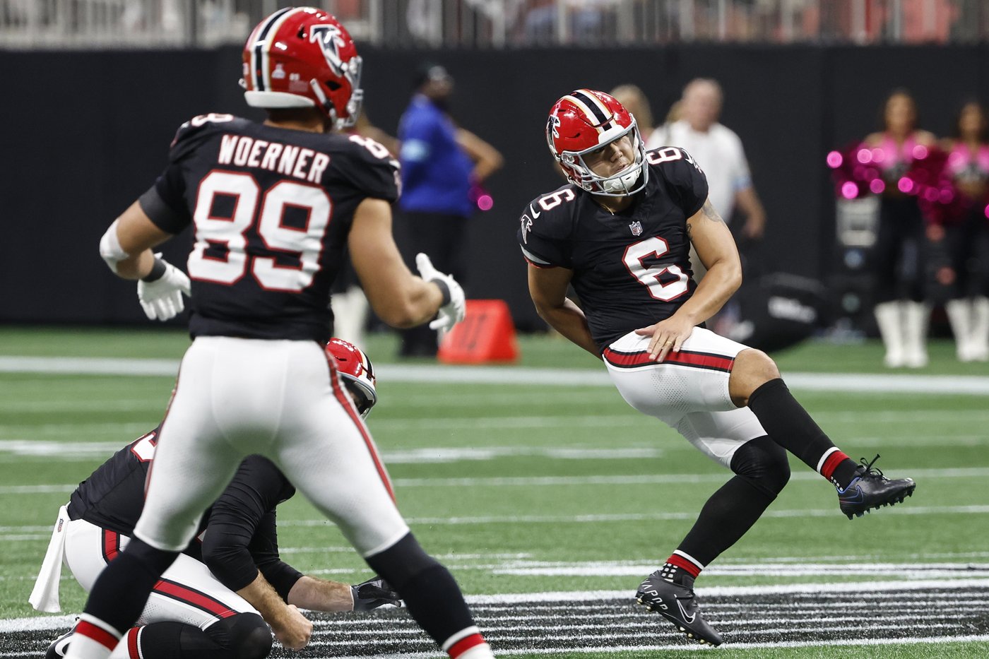 Younghoe Koo's 58-yard field goal with 2 seconds left gives Falcons 26-24 win over Saints | iNFOnews.ca