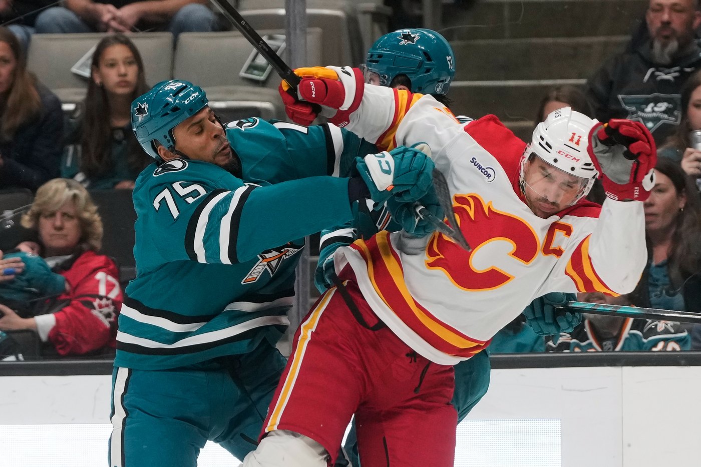 Nazem Kadri scores 2 goals to lead the Flames to a 4-1 win over the Sharks | iNFOnews.ca Nazem Kadri scores 2 goals to lead the Flames to a 4-1 win over the Sharks | iNFOnews.ca