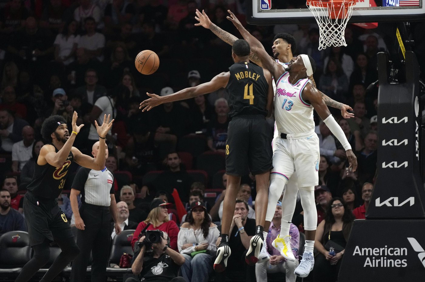 Donovan Mitchell scores 34 points, Cavaliers never trail in 126-106 win over Heat | iNFOnews.ca