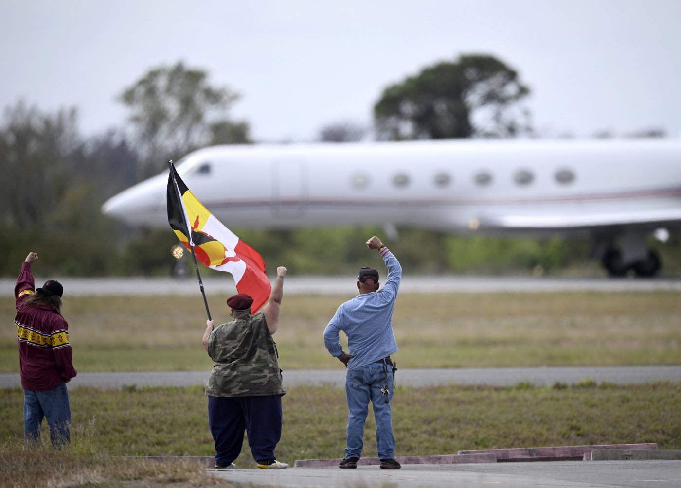 Native American activist Leonard Peltier, freed from prison, is welcomed on North Dakota reservation | iNFOnews.ca Native American activist Leonard Peltier, freed from prison, is welcomed on North Dakota reservation | iNFOnews.ca