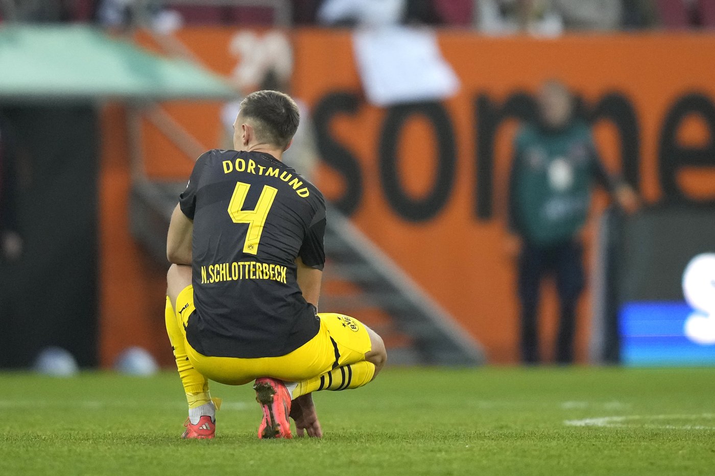 Dortmund slumps to another loss at Augsburg as Leipzig tops the Bundesliga | iNFOnews.ca Dortmund slumps to another loss at Augsburg as Leipzig tops the Bundesliga | iNFOnews.ca