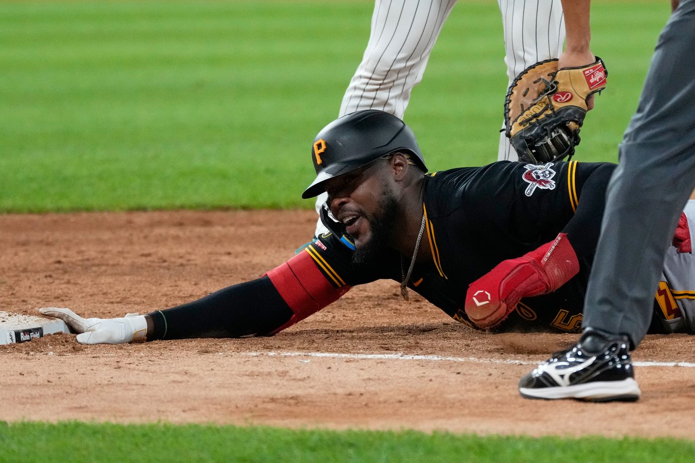 Jones, Cruz power the Pirates to a 2-0 win over the White Sox | iNFOnews.ca
