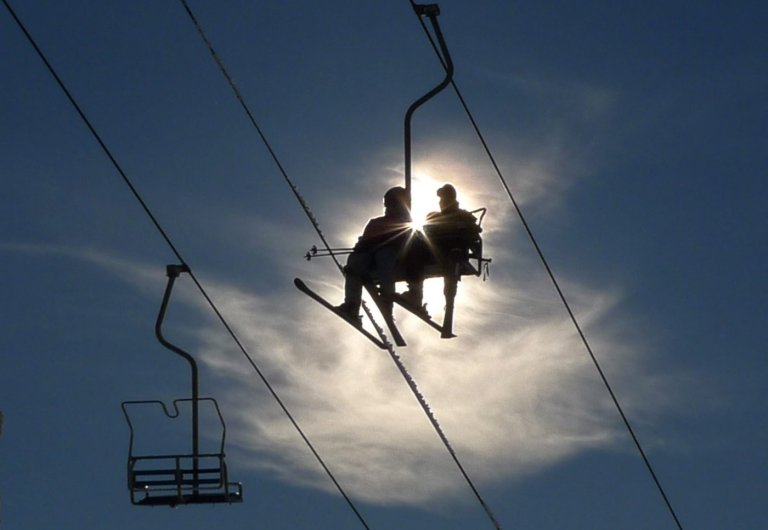 13-year-old skier from Ottawa dies days after she was injured on Quebec ski lift | iNFOnews.ca