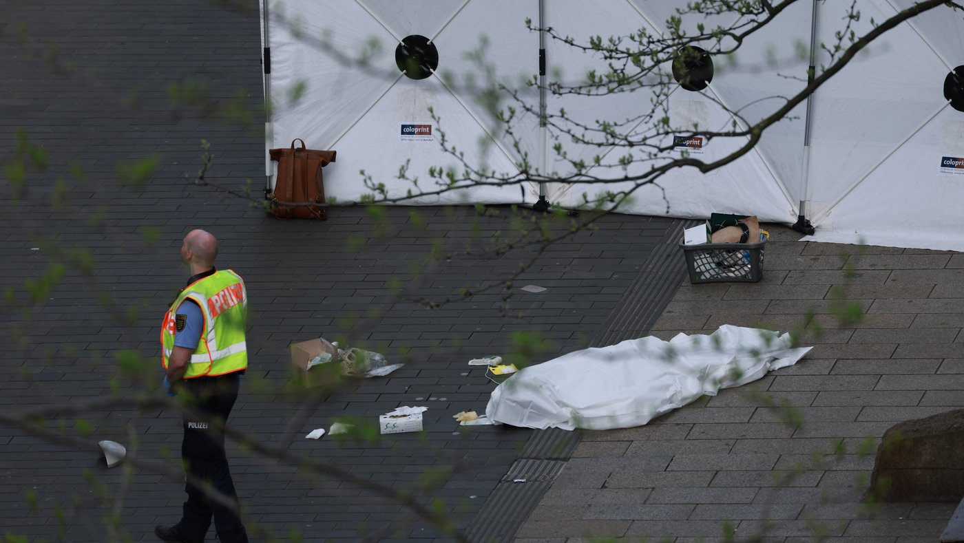 A driver plows into people in a shopping area in Germany, killing 2 | iNwheels A driver plows into people in a shopping area in Germany, killing 2 | iNwheels
