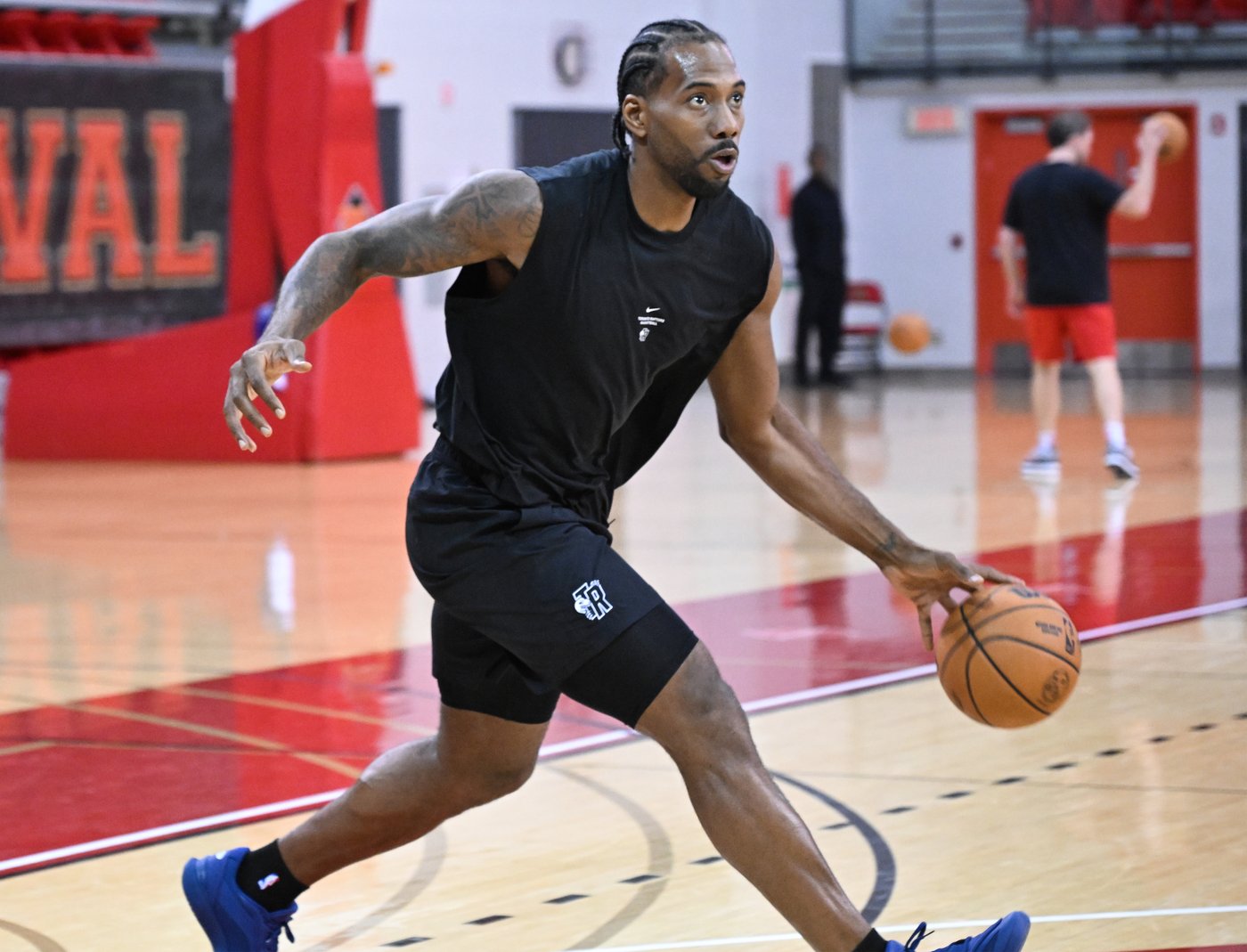 Raptors coach Rajakovic leaves the door open a crack for Leonard to play against Heat | iNFOnews.ca