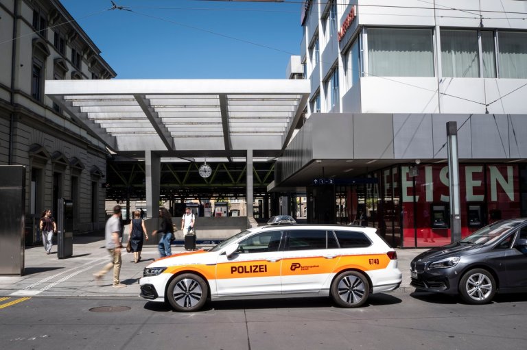 Police say a man stabbed and wounded 3 people at a Swiss train station before being arrested | iNFOnews.ca