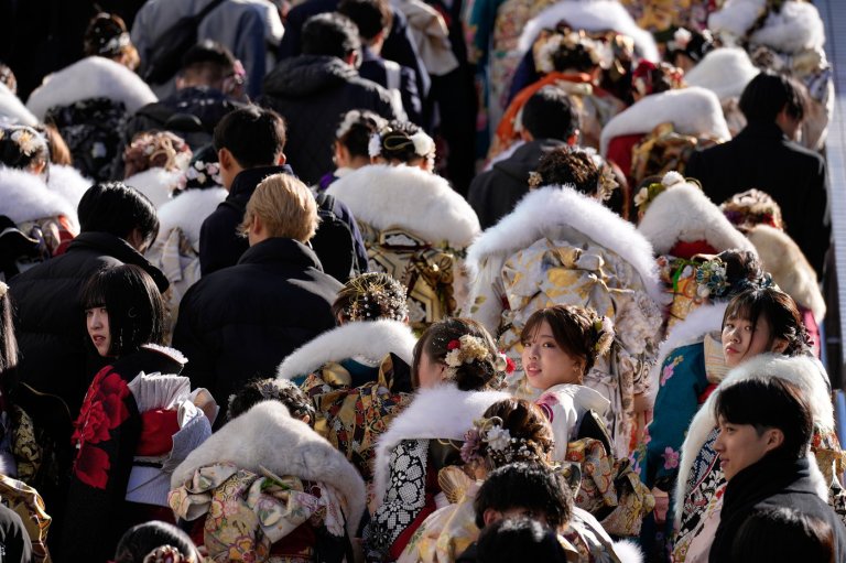 Photos of 20-year-olds gathering in kimonos for Coming of Age Day ceremony in Japan | iNFOnews.ca