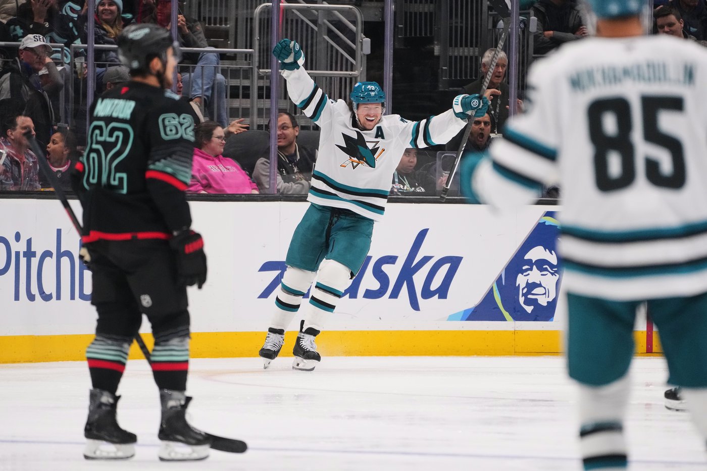 Celebrini leads Sharks to 6-1 win over Kraken | iNFOnews.ca