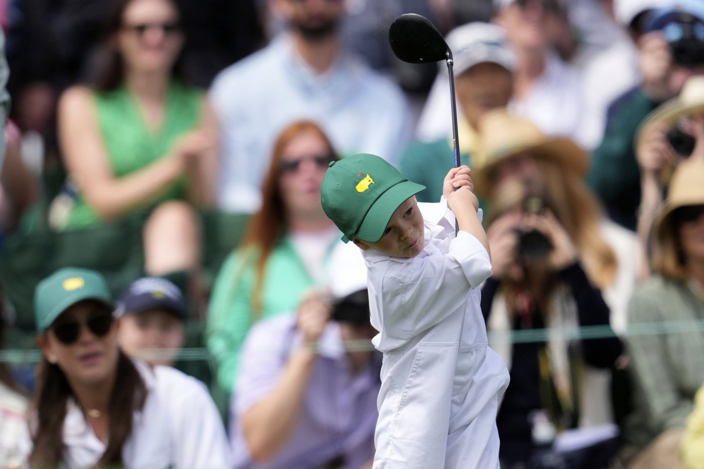Jordan Spieth's 3-year-old son and 89-year-old Gary Player make memories at Masters Par 3 Contest | iNFOnews.ca