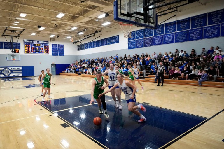 Even in Caitlin Clark's home state, girls high school basketball in decline. It thrives in this town | iNFOnews.ca