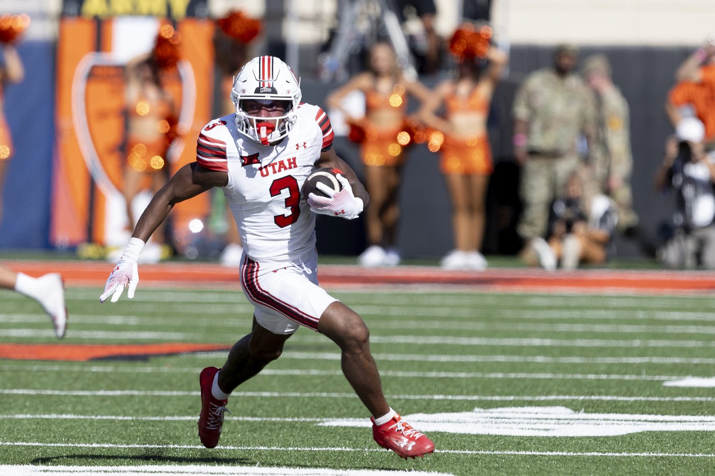 Bernard runs for 182 yards and No. 12 Utah wins Big 12 debut, beating No. 14 Oklahoma State 22-19 | iNFOnews.ca