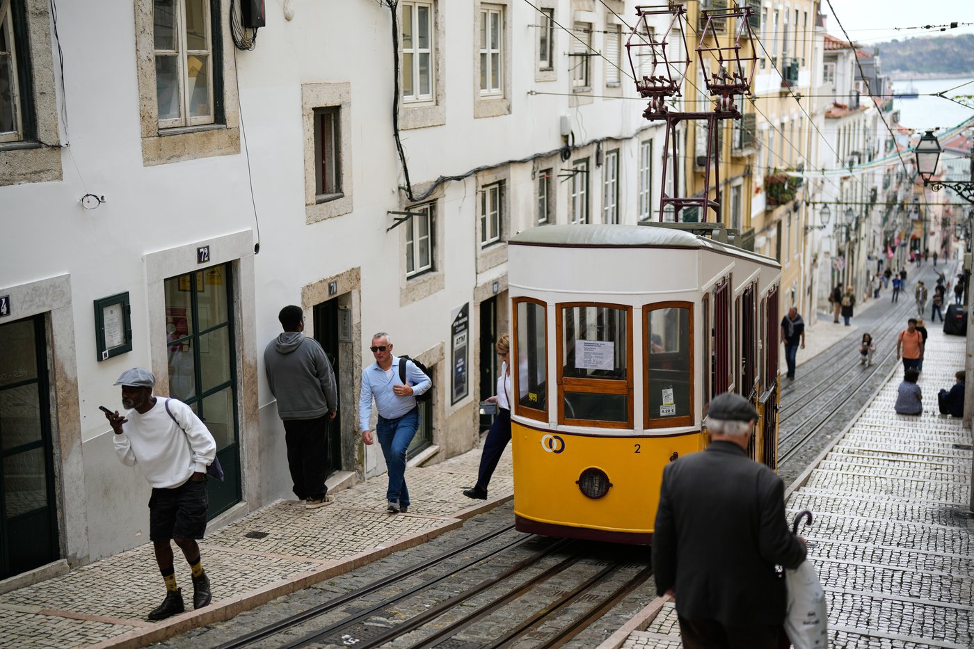 A year after crash of an iconic Lisbon streetcar, a memorial but no promises for restored service | iNwheels