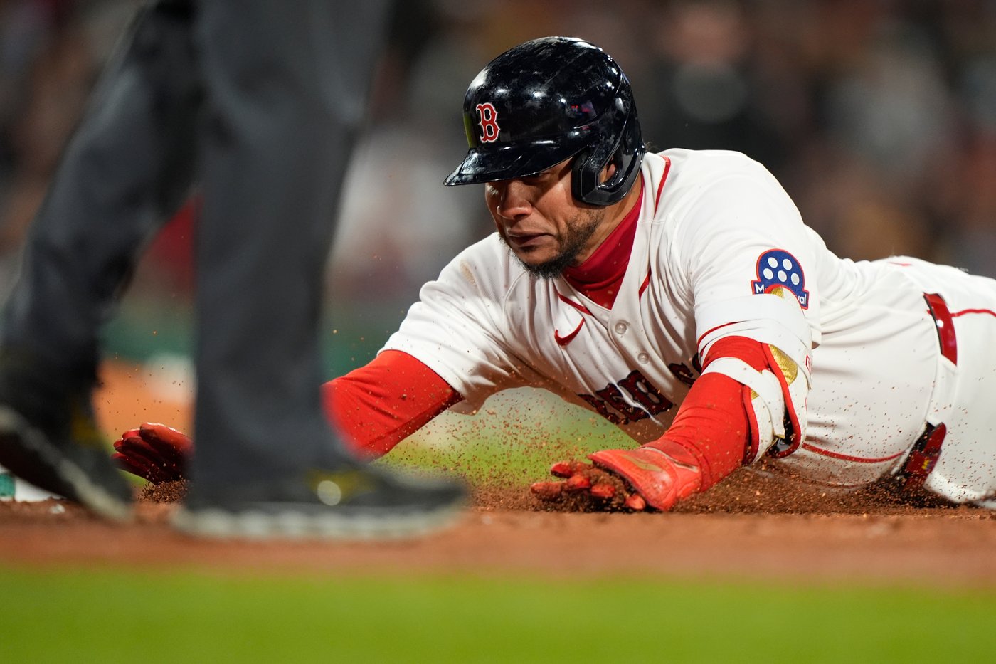 Trevor Story's 2 RBI double lifts Red Sox over Brewers 3-2 and ends 3-game skid | iNFOnews.ca