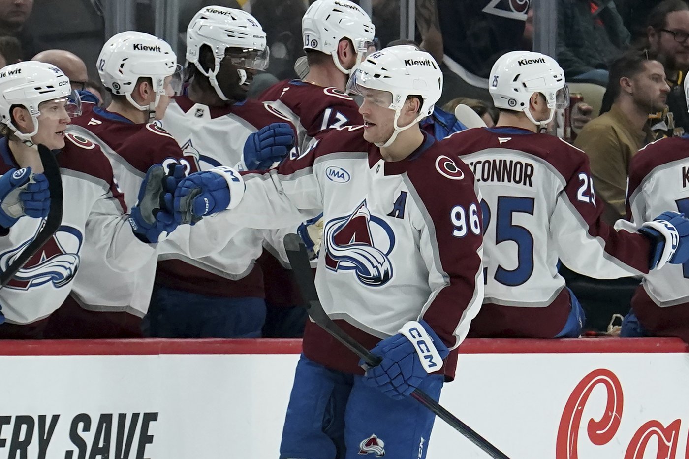 Rantanen records hat trick in 600th game and adds two assists as the Avalanche drill Pittsburgh 6-2 | iNFOnews.ca