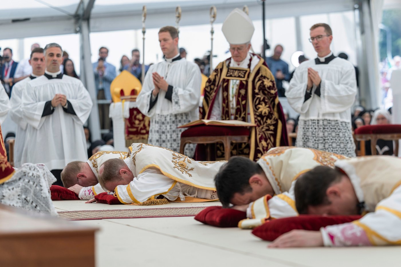 Traditionalist Catholics face a difficult choice after Vatican cuts off breakaway group | iNFOnews.ca Traditionalist Catholics face a difficult choice after Vatican cuts off breakaway group | iNFOnews.ca