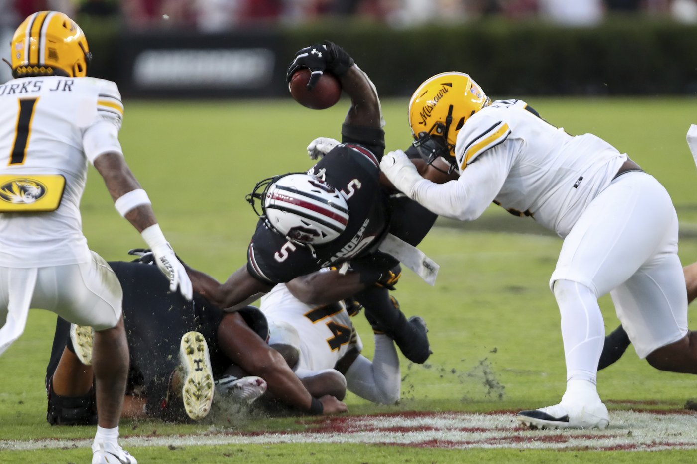 Sellers throws career-high 5 TD passes, No. 23 South Carolina beats No. 24 Missouri 34-30 | iNFOnews.ca Sellers throws career-high 5 TD passes, No. 23 South Carolina beats No. 24 Missouri 34-30 | iNFOnews.ca