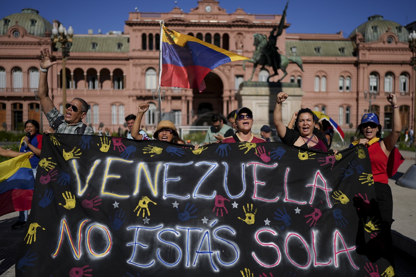Venezuela's opposition leader defies Maduro to lead protests that end in confusing arrest claims | iNFOnews.ca Venezuela's opposition leader defies Maduro to lead protests that end in confusing arrest claims | iNFOnews.ca