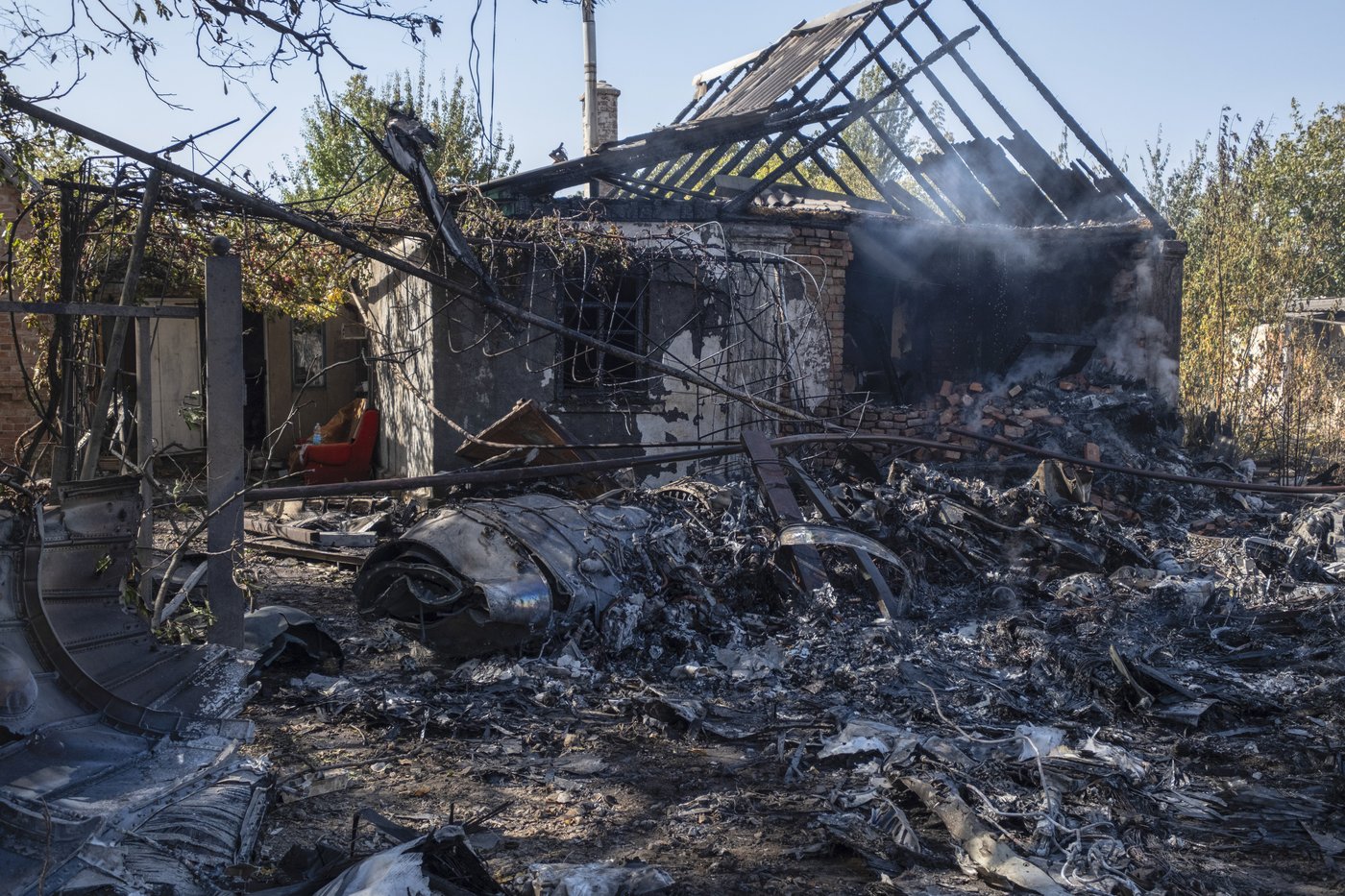 Ukraine downs a Russian warplane and Russia claims gains in the east | iNFOnews.ca