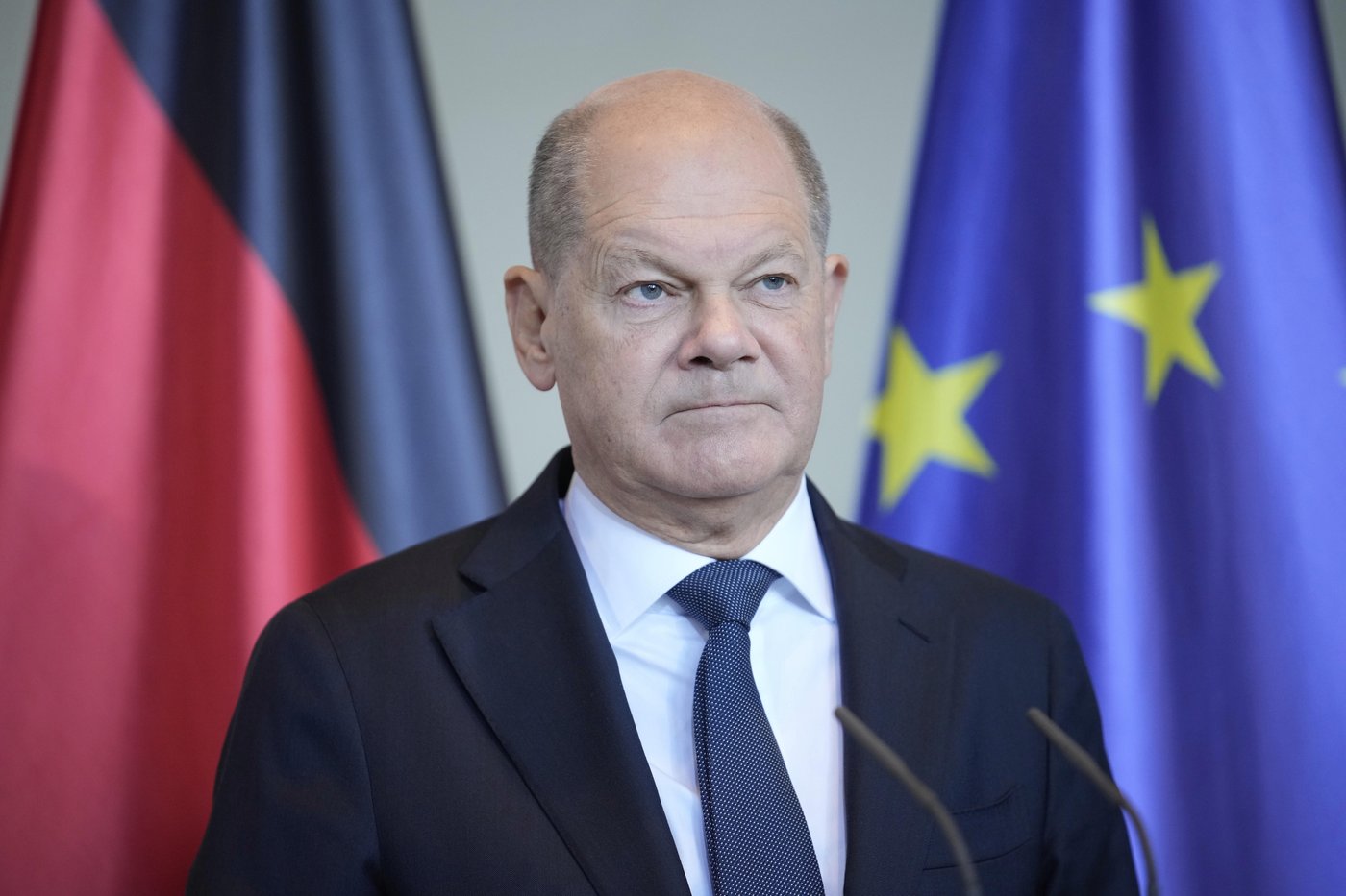 A man slipped into a VIP convoy and hugged the German chancellor in 2023. Now he has to pay a fine | iNFOnews.ca A man slipped into a VIP convoy and hugged the German chancellor in 2023. Now he has to pay a fine | iNFOnews.ca