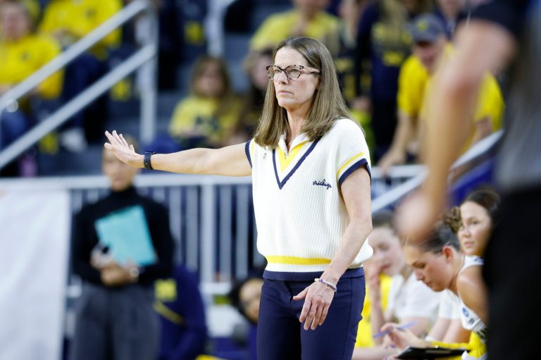 Kim Barnes Arico has built a consistent winner in women's basketball at Michigan for 1st time | iNFOnews.ca