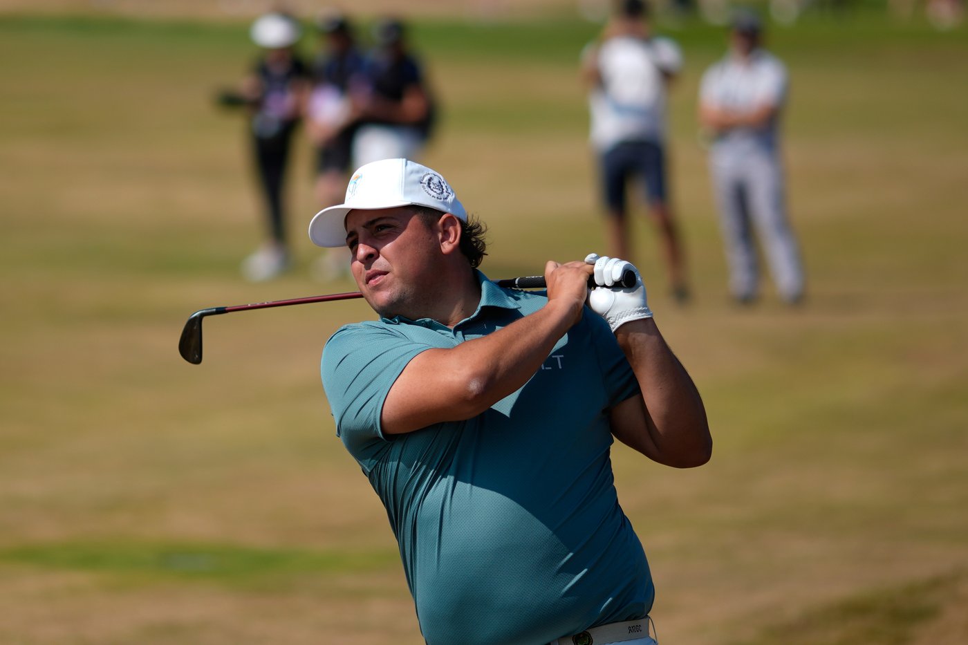 Argentine golfer at British Open makes ear-cup gesture to mimic Enzo's World Cup goal celebration | iNFOnews.ca