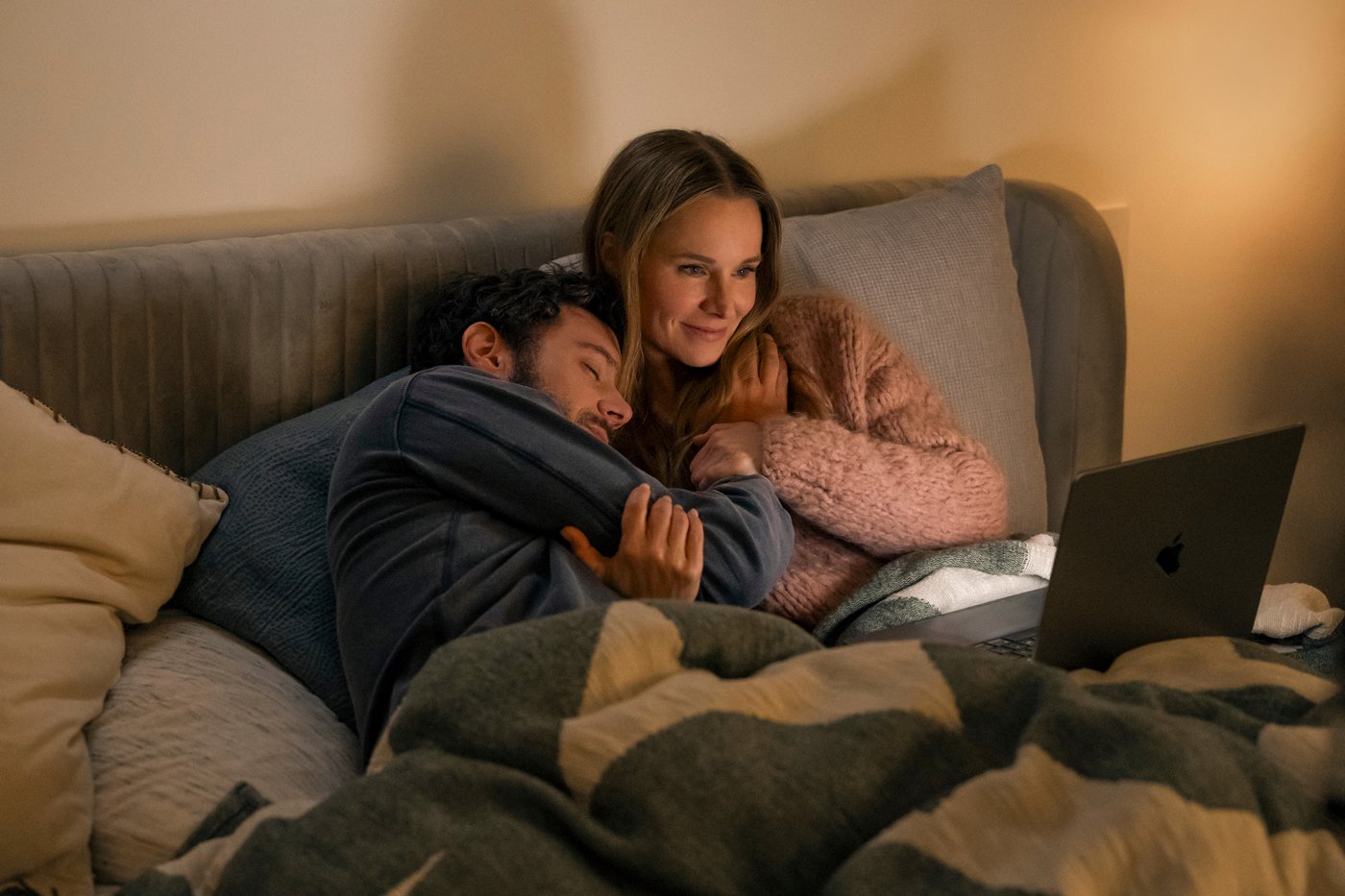 Rom-coms are having a moment, from 'Heated Rivalry' to 'Nobody Wants This' and even Broadway | iNFOnews.ca