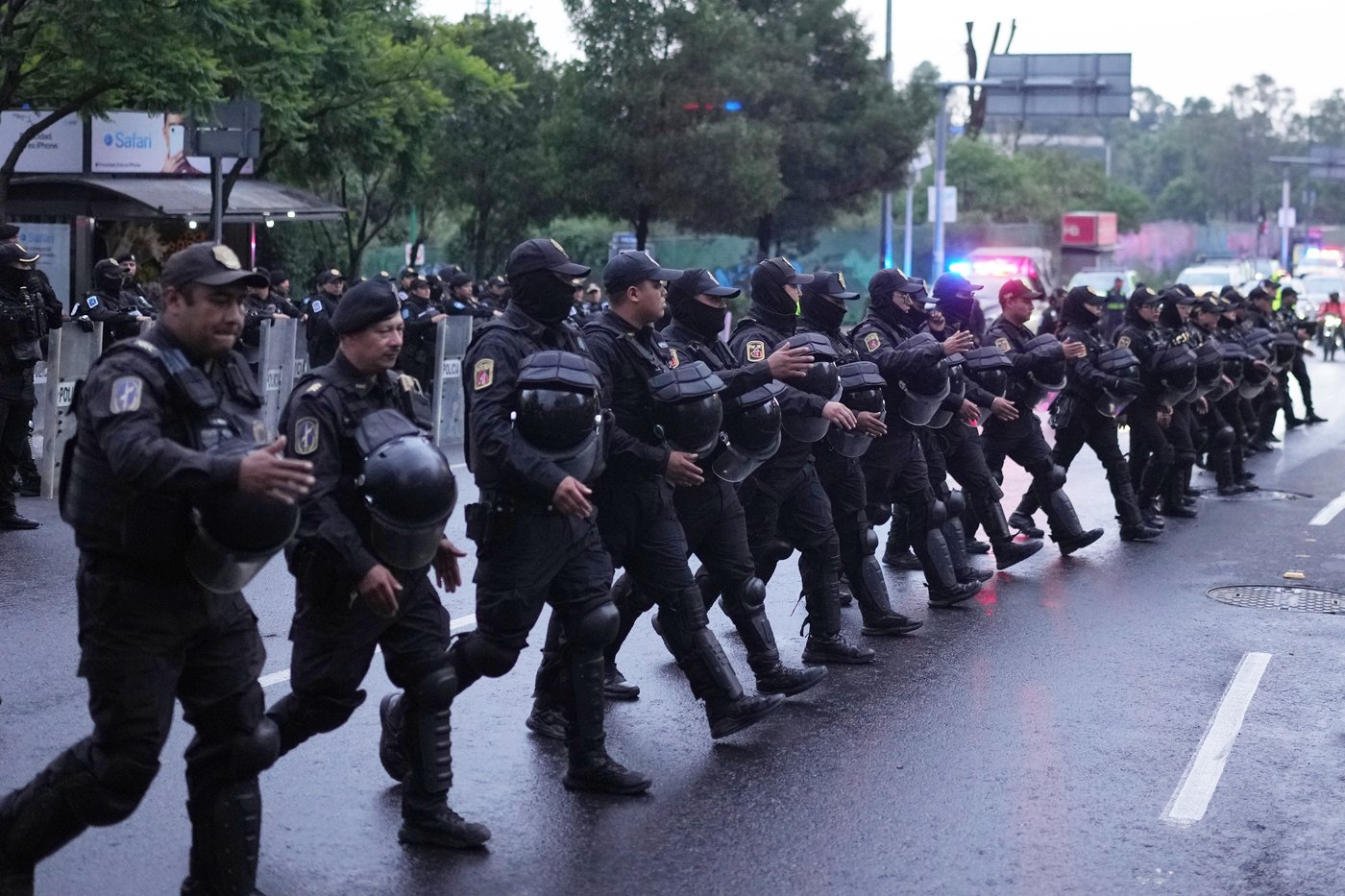 Mexico City tightens security and caps crowds for Mexico-England match after 4 deaths | iNFOnews.ca