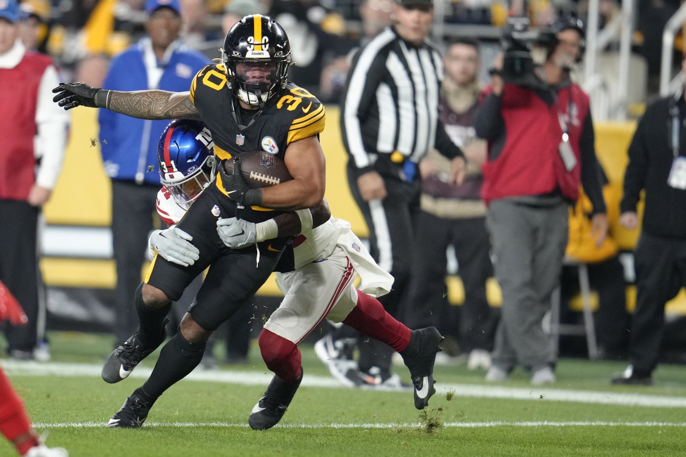 Russell Wilson considers himself a student of the game. He's aced his first two starts in Pittsburgh | iNFOnews.ca Russell Wilson considers himself a student of the game. He's aced his first two starts in Pittsburgh | iNFOnews.ca