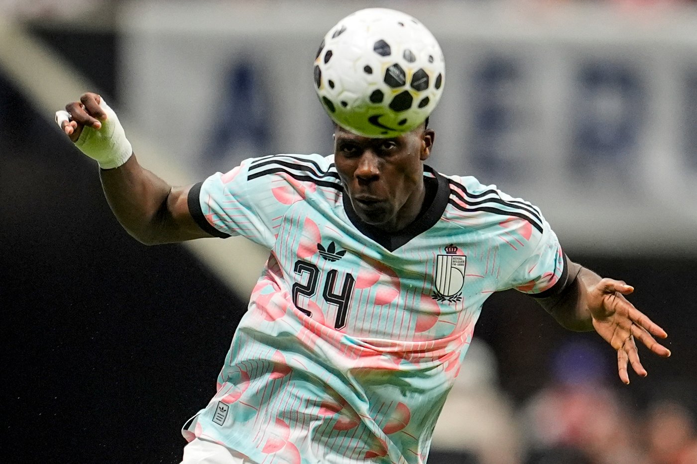 Kit confusion: US and Belgian players can't tell which team's jersey is which from distance | iNFOnews.ca Kit confusion: US and Belgian players can't tell which team's jersey is which from distance | iNFOnews.ca