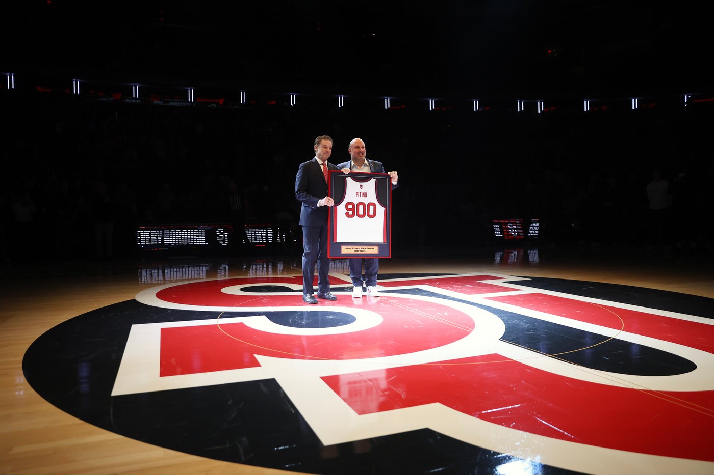 Rick Pitino honored by St. John's for reaching 900 career wins | iNFOnews.ca