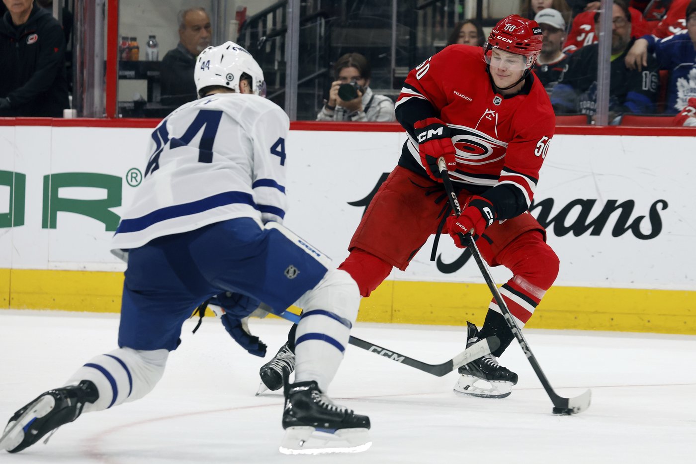 Woll makes 25 saves to help the Maple Leafs top the slumping Hurricanes 4-1 | iNFOnews.ca Woll makes 25 saves to help the Maple Leafs top the slumping Hurricanes 4-1 | iNFOnews.ca