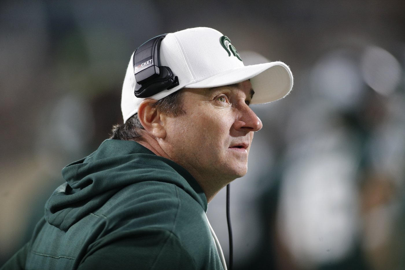Michigan hosts Michigan State on Saturday night with possible bowl bid at stake for 1st-year coaches | iNFOnews.ca